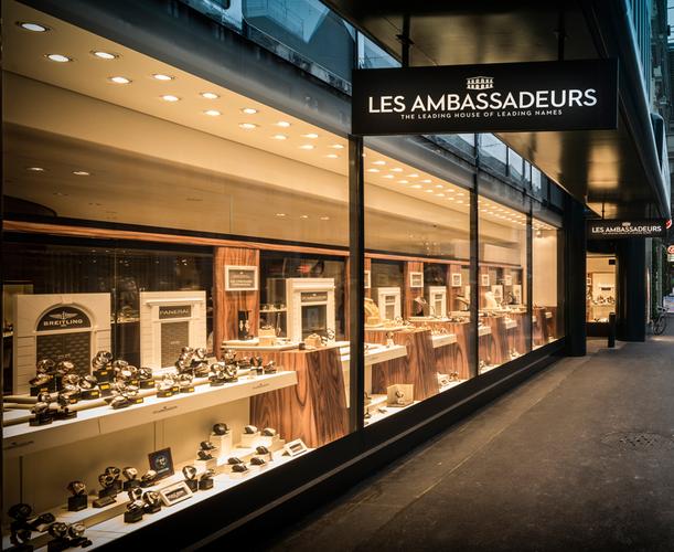ambassadeurs),又名瑞士大使表行,主营高端钟表珠宝销售,始创于1964年